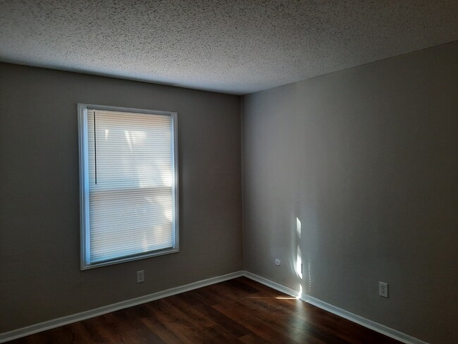Building Photo - Riverside Chalet Apartments
