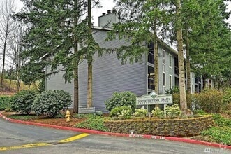 Building Photo - 4737 W Lake Sammamish Pkwy SE