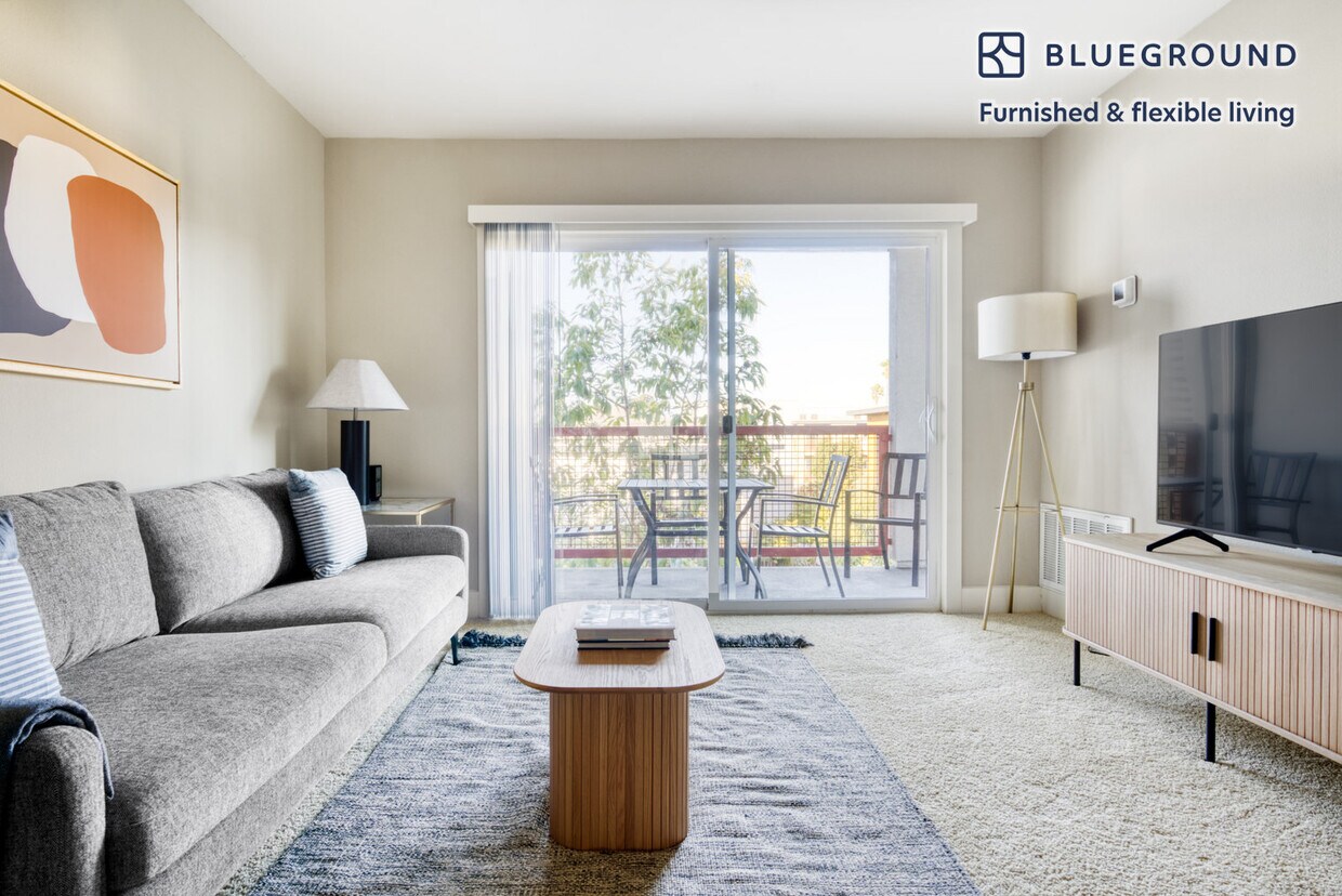 Foto principal - 3061 La Selva St