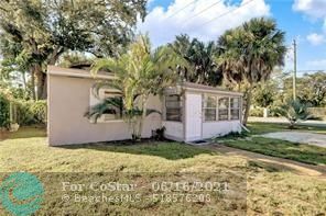 Building Photo - 858 SW 11th Ct