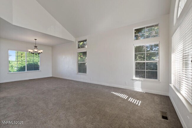 Foto del edificio - 7021 Heatherwood Dr
