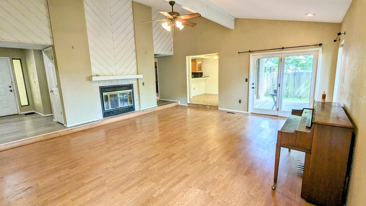 Foto principal - 7720 S Lakewood Ave