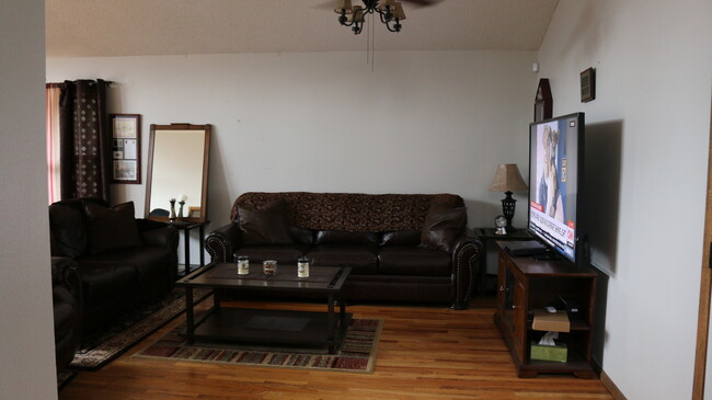 Building Photo - Mountain Living Home For Rent in Cascade, CO