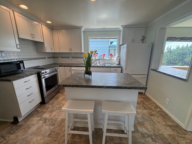 Foto del edificio - 3 bed/2 Bath, Spacious Home in Mount Verno...