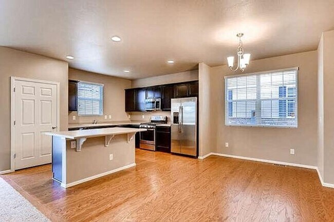 Building Photo - Immaculate 4B/2.5B Available August 1 2025!