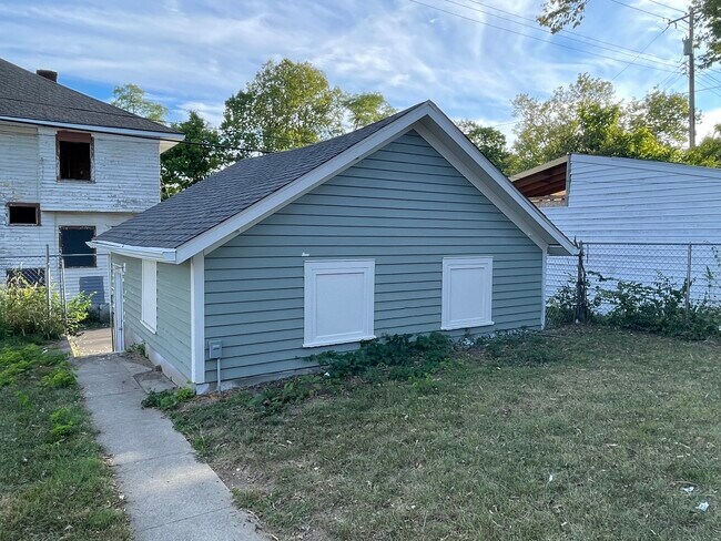Building Photo - 1506 W Grand Ave