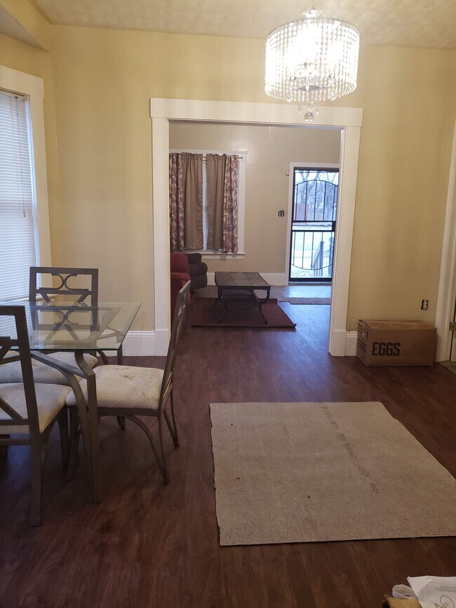 Foto del edificio - 3652 E 63rd St
