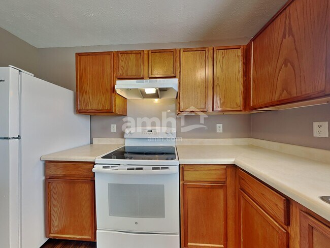 Building Photo - 787 Tulip Ln