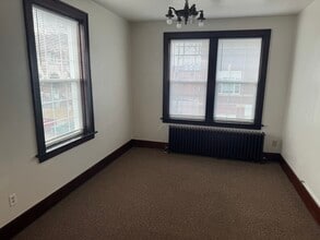 Building Photo - 400 N Main St