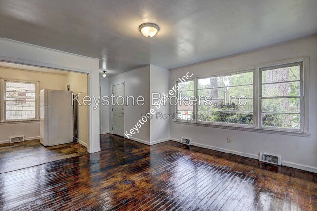 Building Photo - 2634 Tredway Dr