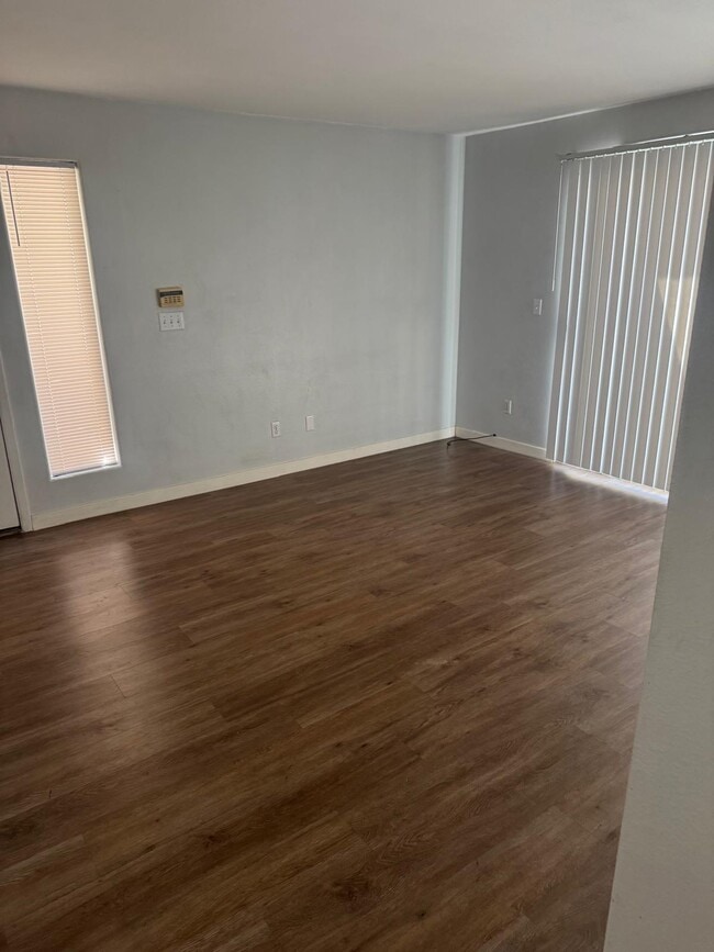 Building Photo - 3119 Key Largo Dr