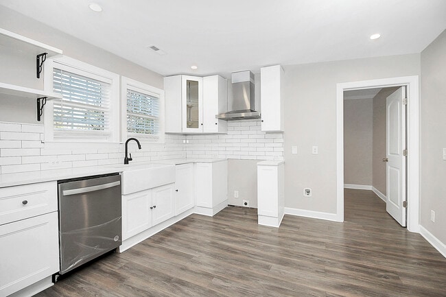 Building Photo - 4044 Dinglewood Ave