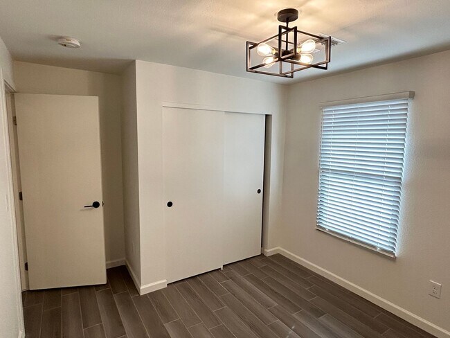 Foto del edificio - Downtown Chandler remodeled 2 bed 1 bath!