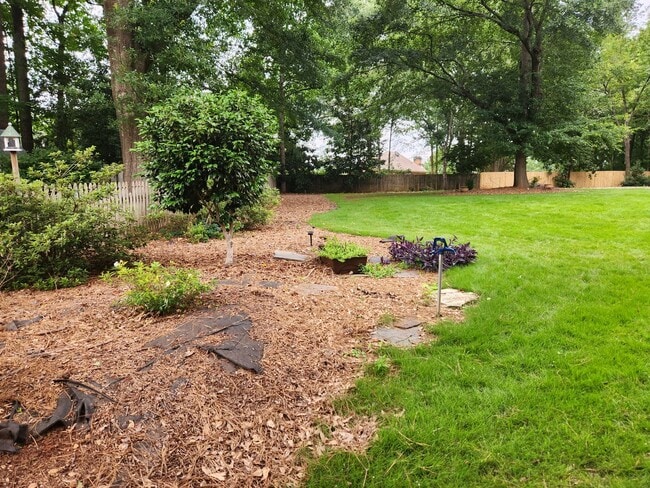 Building Photo - Executive Rental in Lake Redwine Community, 4 Bedrooms and 2.5 Baths 2 Car Garage - Newnan, GA
