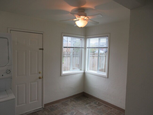Building Photo - One Bedroom House, Water, Sewer and Garbage are Provided!