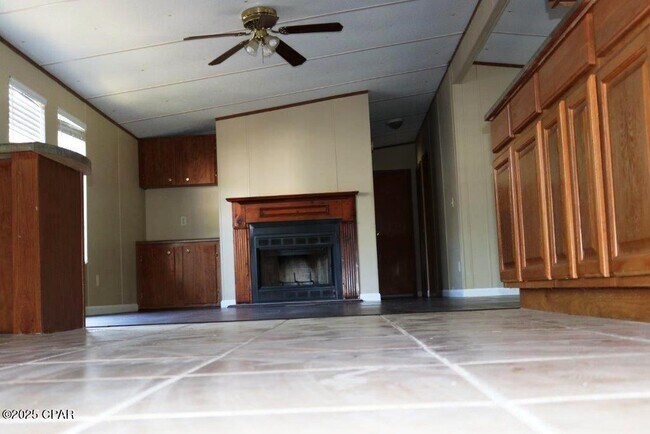 Foto del edificio - 5011 Lake Dr