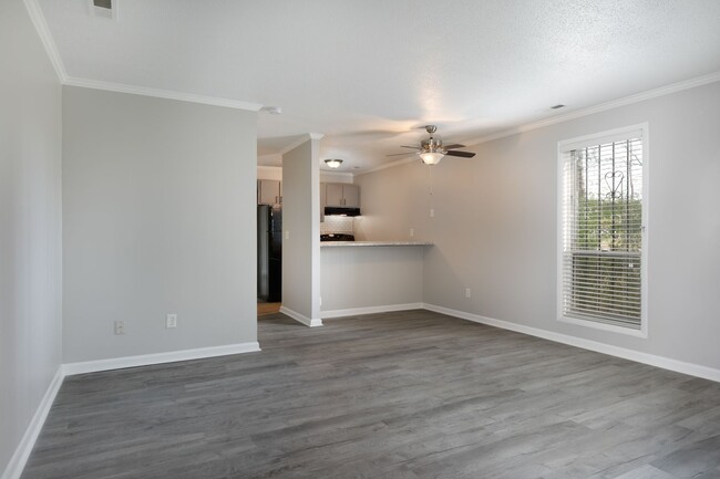 Building Photo - 5858-H Century Oaks Dr