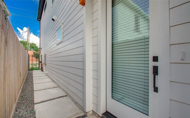 Foto del edificio - 3206 Live Oak St