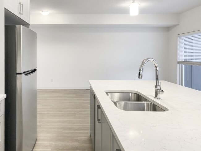 Building Photo - 679 SouthPoint Heath SW