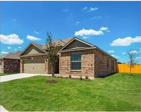Building Photo - 905 Calhoun Dr