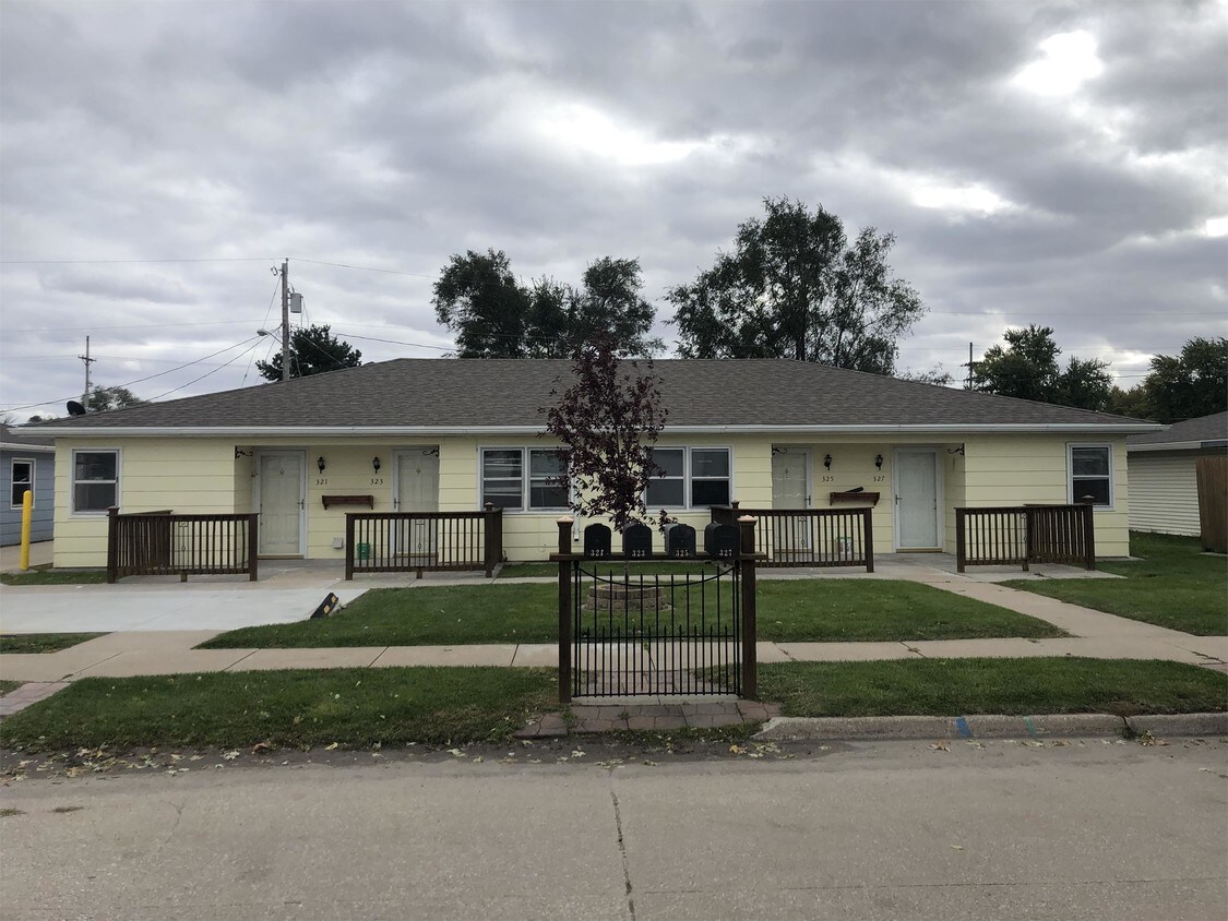 321327 Jefferson Rd Unit 325, Fremont, NE 68025 Apartment for Rent