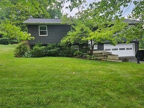 Building Photo - 400 Spring Lea Dr