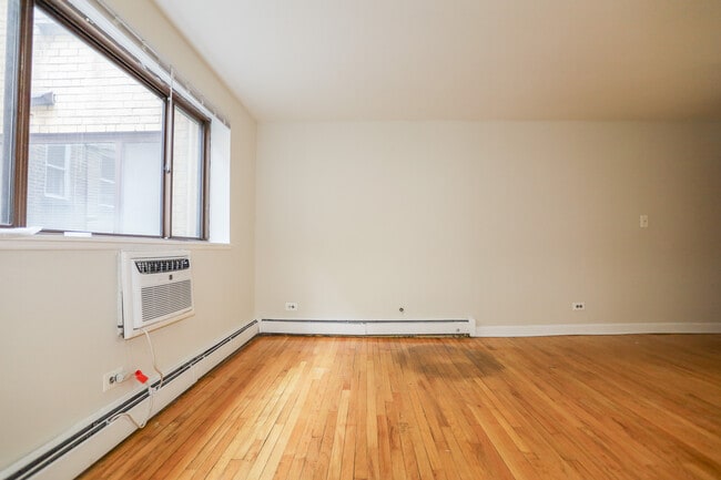 Building Photo - 5847 N Kenmore Ave
