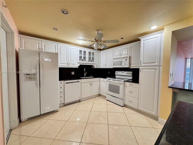 Building Photo - 1370 S Ocean Blvd