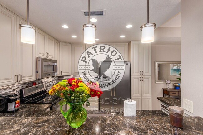 Building Photo - 9708 E Vía Linda