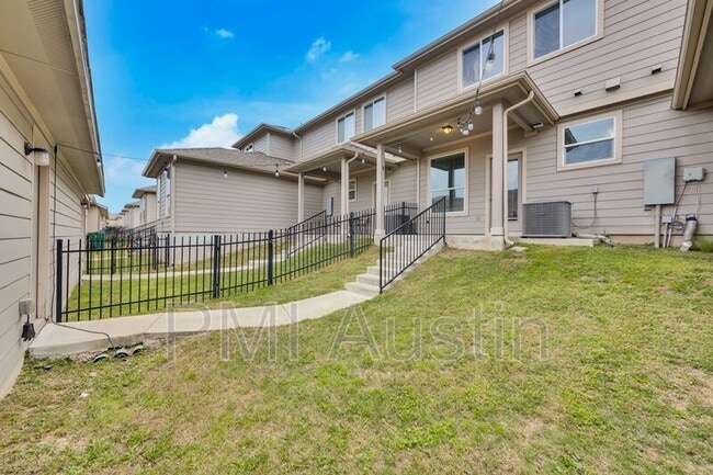 Building Photo - 421 N Heatherwilde Blvd