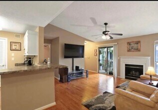 Building Photo - 642 Granville Ct