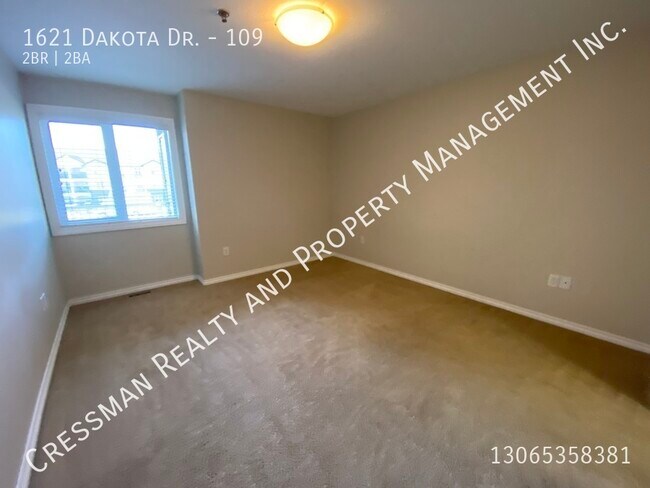 Photo du bâtiment - 2 bed 2 bath Condo located in east Regina,...