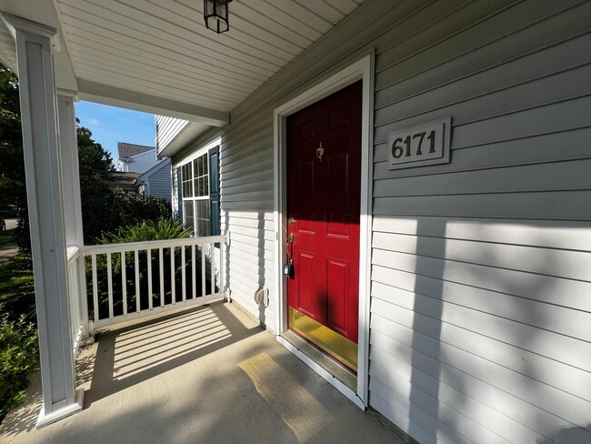 Foto del edificio - 6171 Womersley Dr