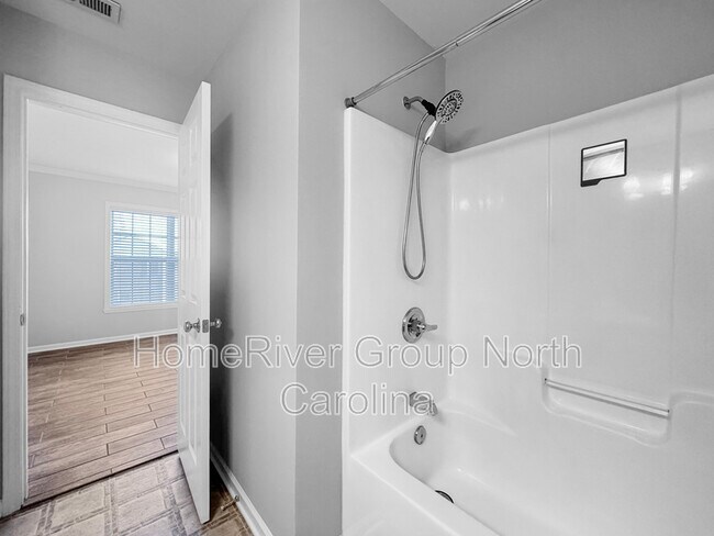 Foto del edificio - 3849 Hickswood Creek Dr