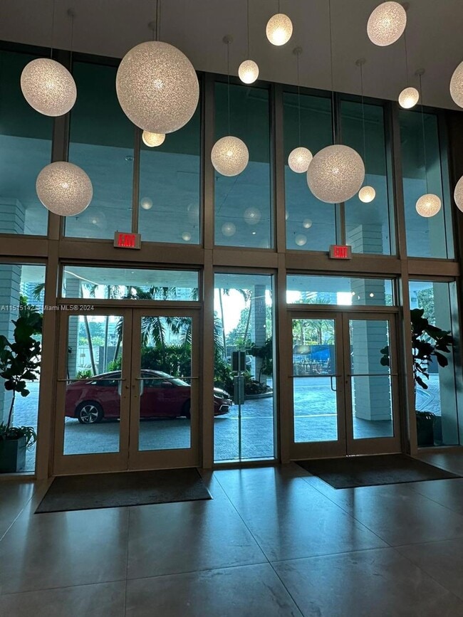 Foto del edificio - 350 S Miami Ave