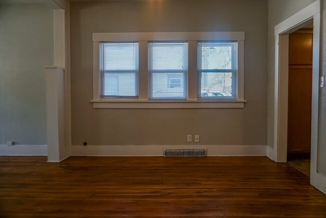 Foto del edificio - 3045 Vine St