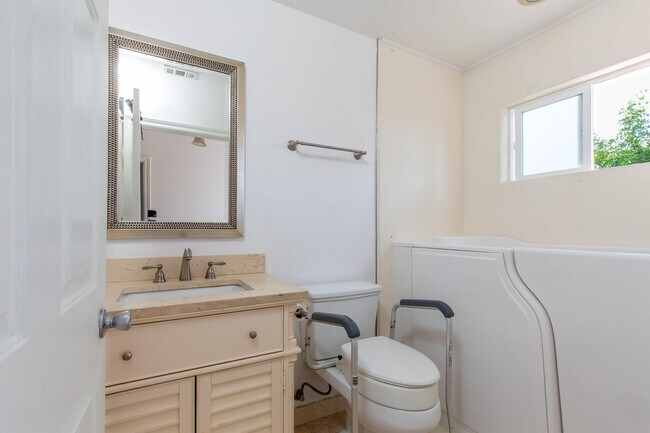 Foto del edificio - 12757 Nicolet Ct
