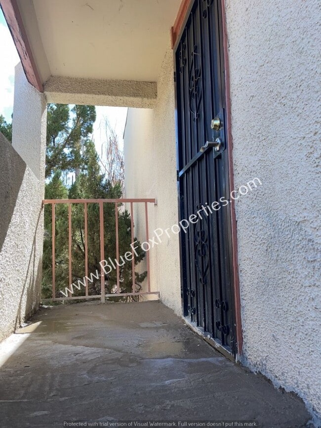 Building Photo - 1600 N Wilmot Rd