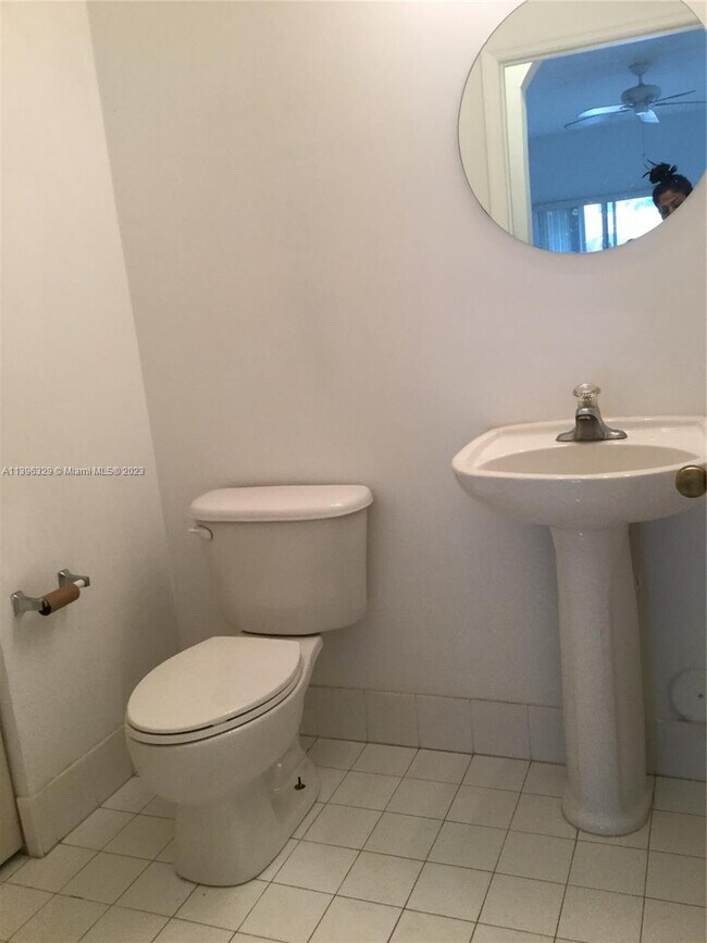 Foto del edificio - 3385 Merrick Ct