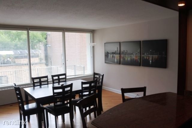 Foto del edificio - 1400 N State Pkwy