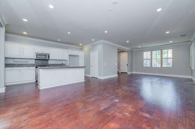 Foto del edificio - 3BD/2.5BA/2Garage Two Story upgraded End Unit Condo Woodbury Irvine $4800