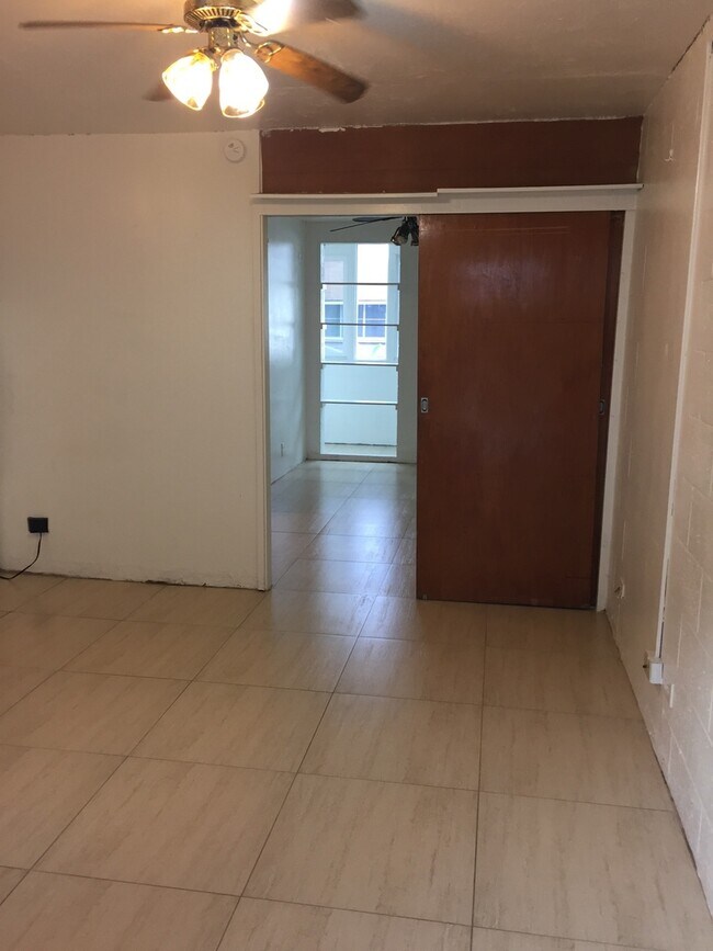 Building Photo - 1 Bed, 1 Bath Apartment for rent in Waikiki