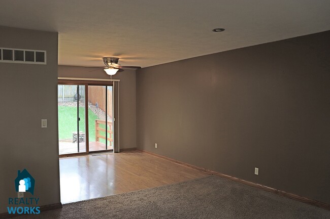 Foto del edificio - Wonderful 3 bedroom, 2 bath in South Lincoln