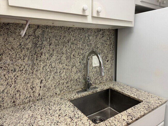 Foto del edificio - 4725 NW 7th St