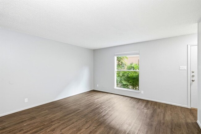 Building Photo - 2319 Greenfield Pkwy