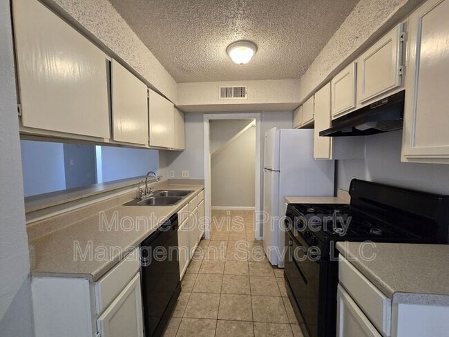 Building Photo - 1309 Southport Dr
