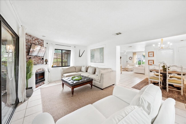 Foto del edificio - 171 Salmon Dr NE