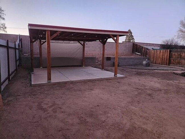 Building Photo - This newly renovated 3 bedroom, 2 bathroom...