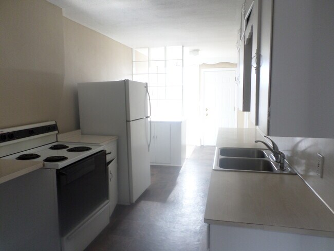 Building Photo - 618 3rd St