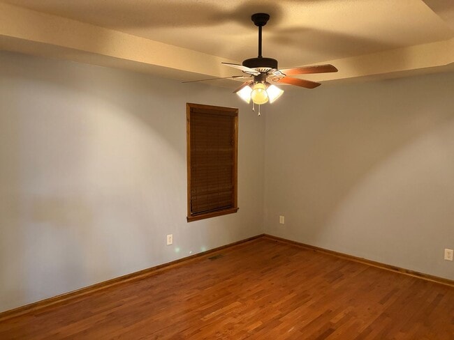 Building Photo - 3BR/2BA Home in Oak Subdivision Featuring a Large Backyard